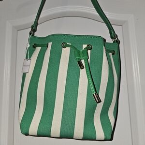 ISLA BUCKET BAG: GREEN